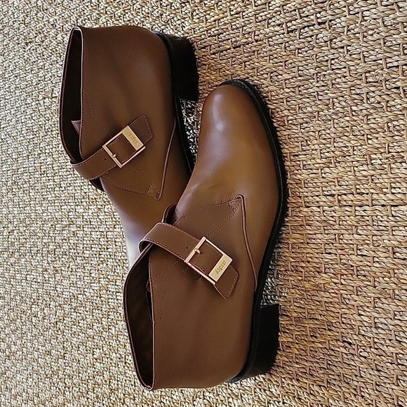 ETIENNE AIGNER brown leather ankle boots. New without tags. Size is 9M. - Picture 2 of 8